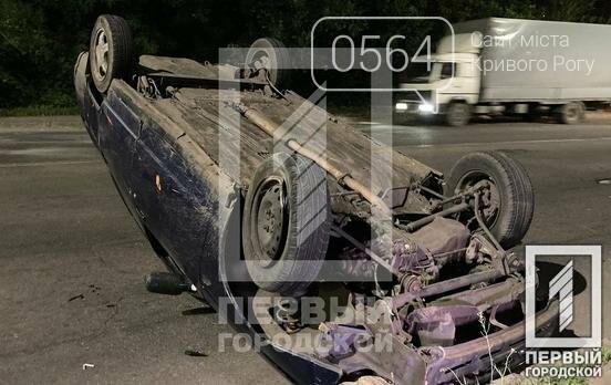 В Кривом Роге пьяный водитель перевернул свой автомобиль на крышу, - ФОТО, фото-1