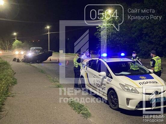 В Кривом Роге пьяный водитель перевернул свой автомобиль на крышу, - ФОТО, фото-2