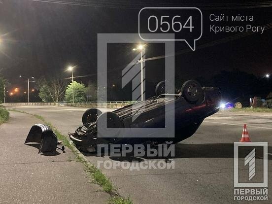 В Кривом Роге пьяный водитель перевернул свой автомобиль на крышу, - ФОТО, фото-3