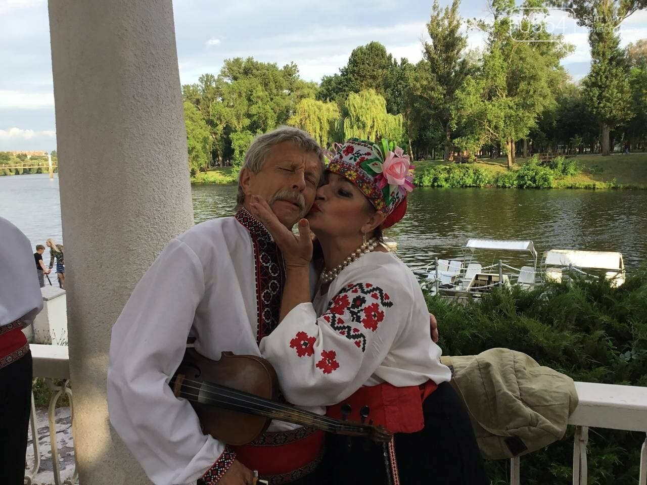 Криворожане целуются: 6 июля отмечают Всемирный день поцелуя, - ФОТО, фото-1