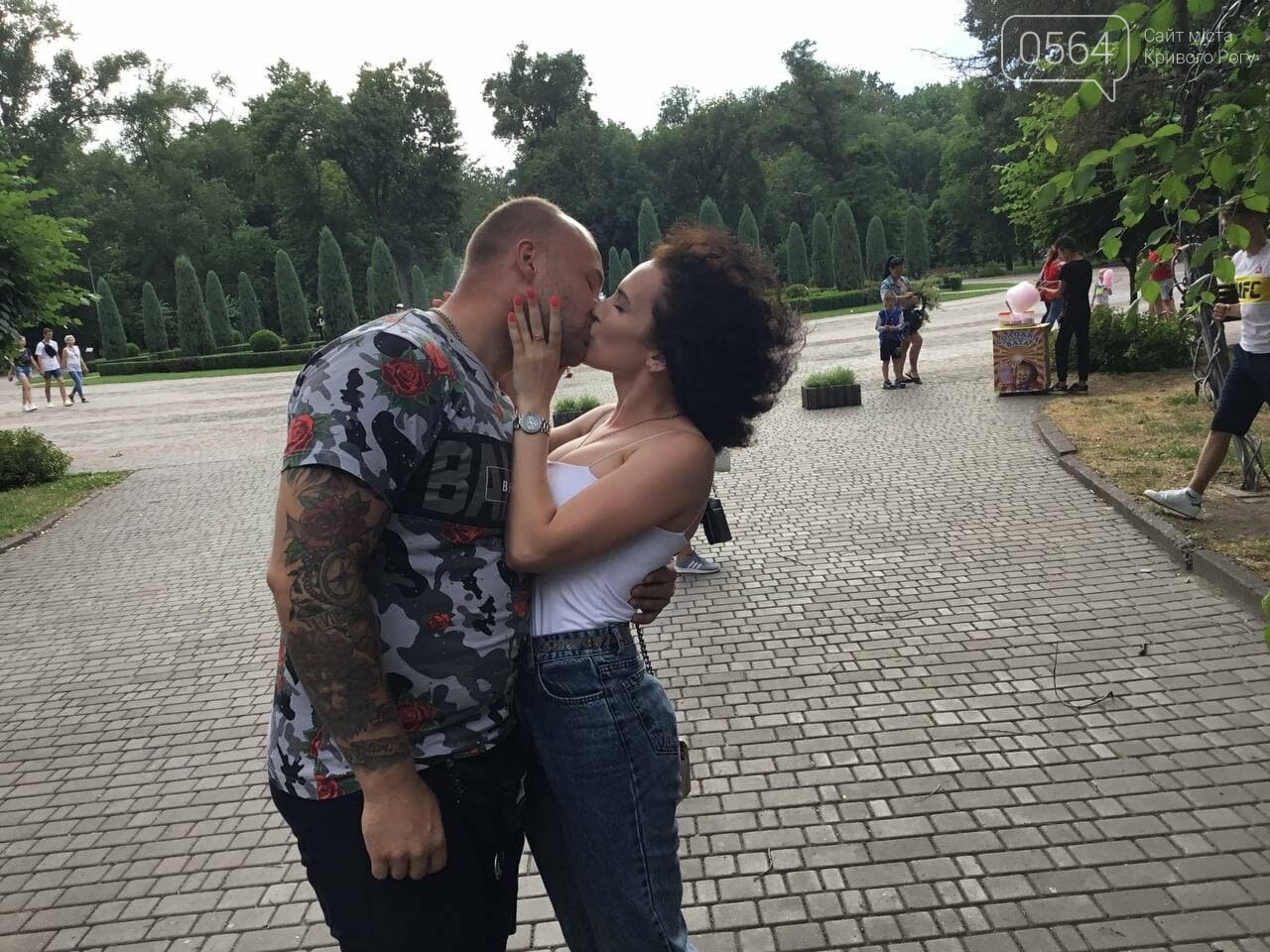 Криворожане целуются: 6 июля отмечают Всемирный день поцелуя, - ФОТО, фото-12