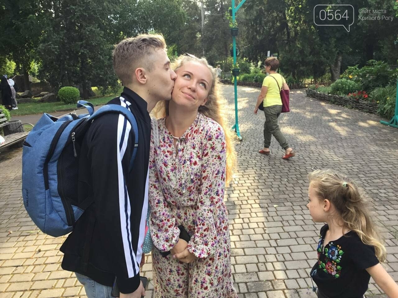 Криворожане целуются: 6 июля отмечают Всемирный день поцелуя, - ФОТО, фото-5
