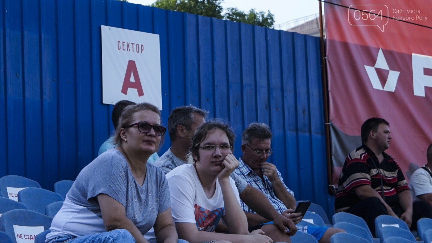 Сотни криворожан пришли поддержать любимую футбольную команду в матче против "Таврии", - ФОТО , фото-86