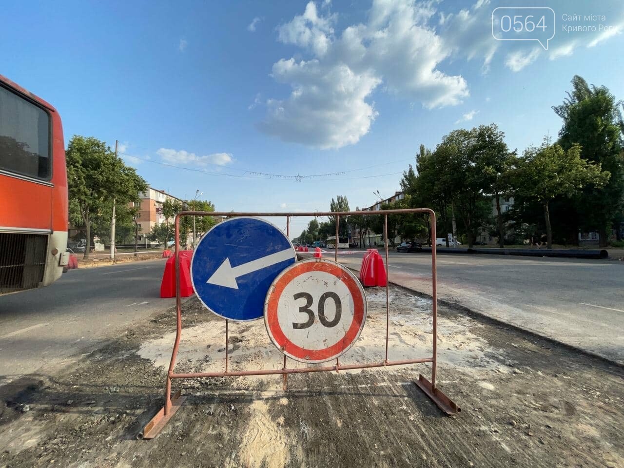 В Кривом Роге начали срезать фрезой асфальт на улице Эдуарда Фукса, - ФОТО , фото-1