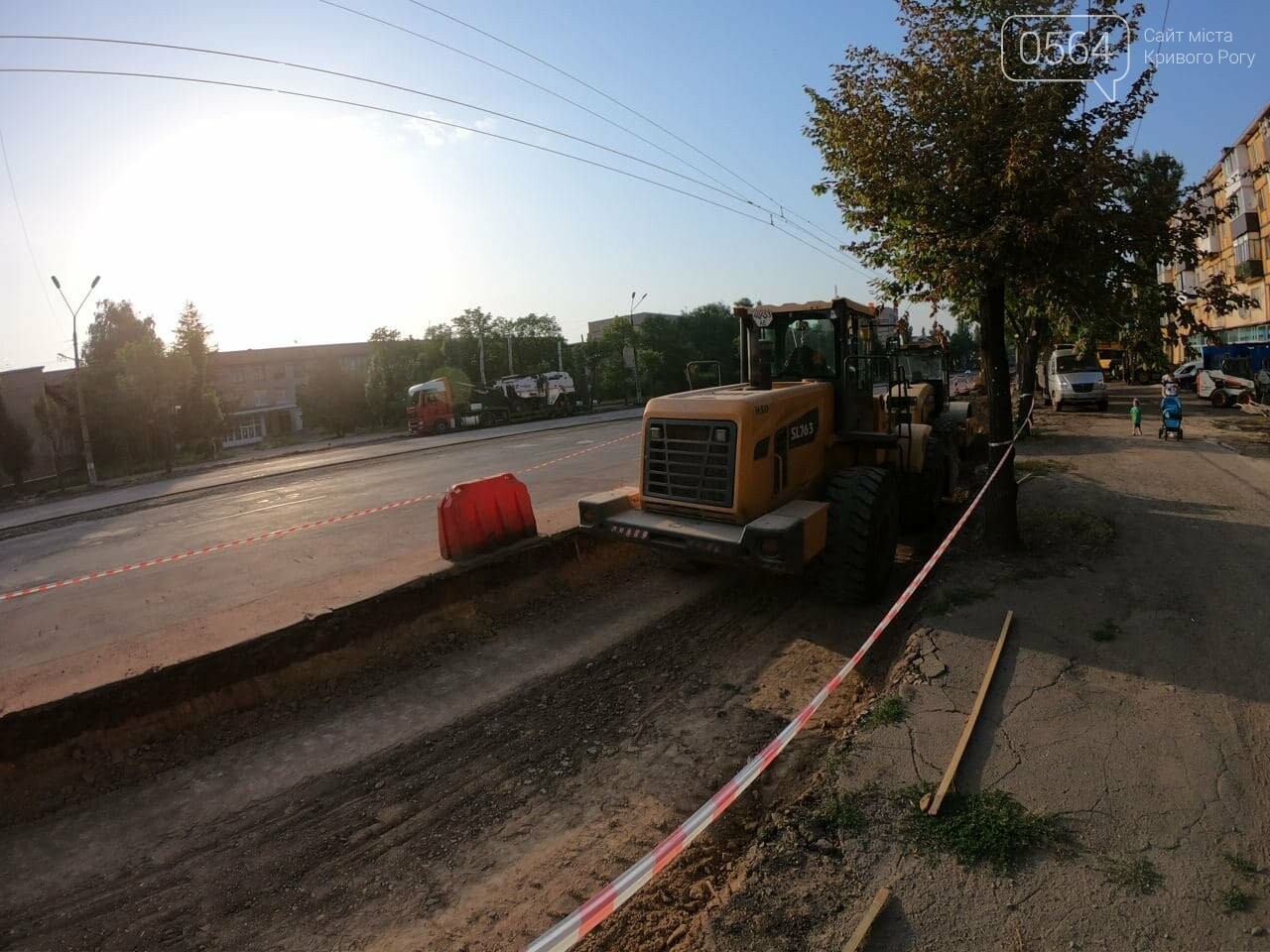 В Кривом Роге начали срезать фрезой асфальт на улице Эдуарда Фукса, - ФОТО , фото-3