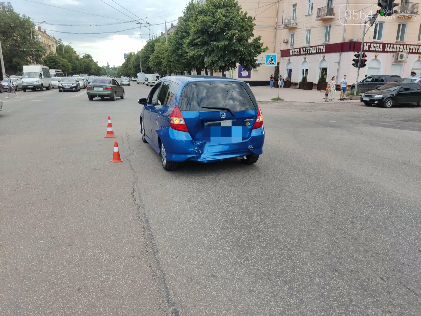 На перекрестке в Кривом Роге столкнулись Honda и Nissan, - ФОТО, фото-3