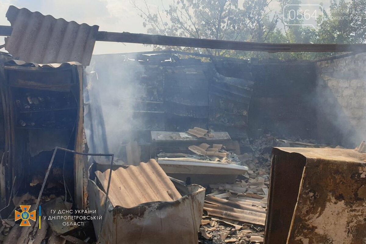 В Криворожском районе во время пожара сгорела крыша хозпостройки и домашние вещи, - ФОТО , фото-2