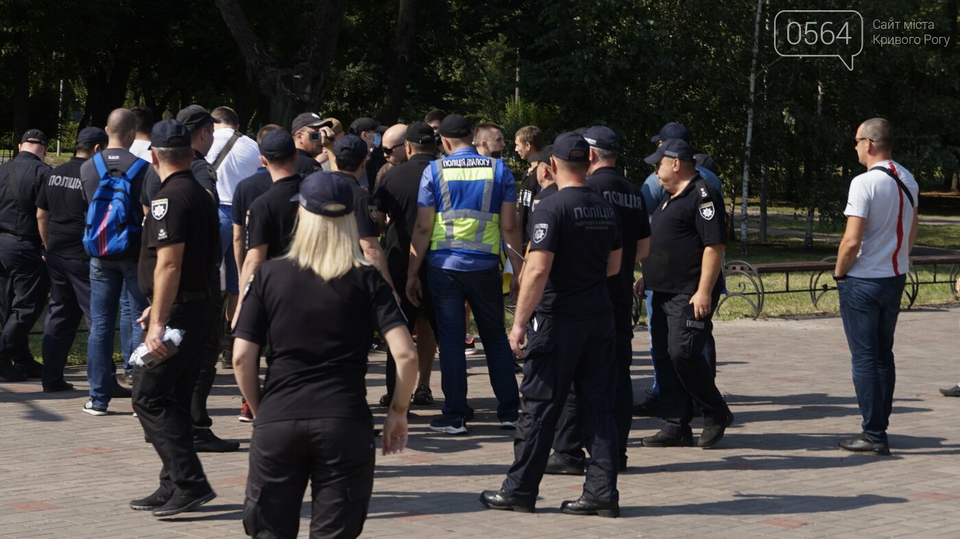 "Україна - не Содом!": криворожане собрались на акцию в центре города, - ФОТО, ВИДЕО, фото-1