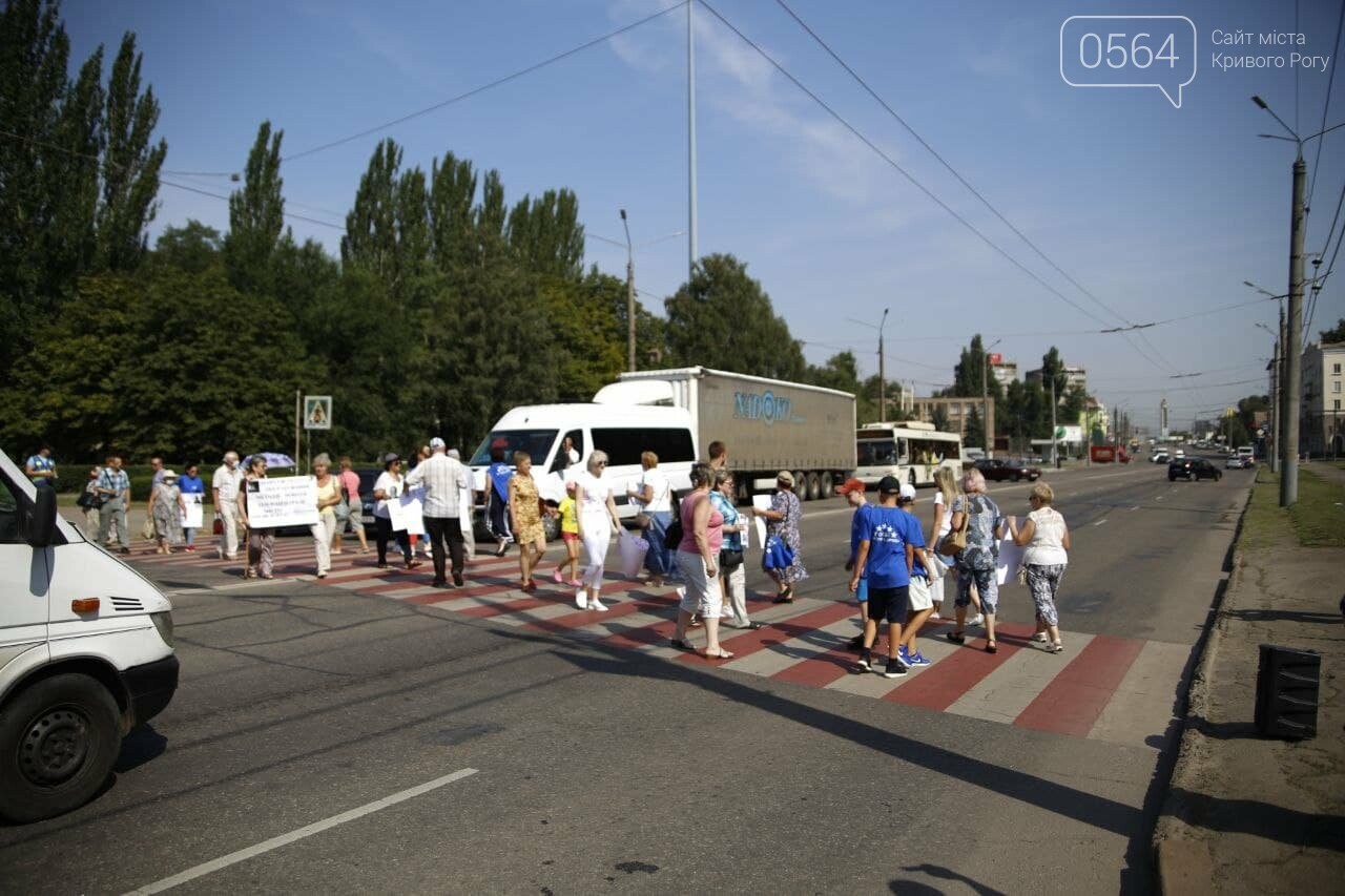 Криворожане перекрыли две дороги вокруг горисполкома, - ФОТО  , фото-6