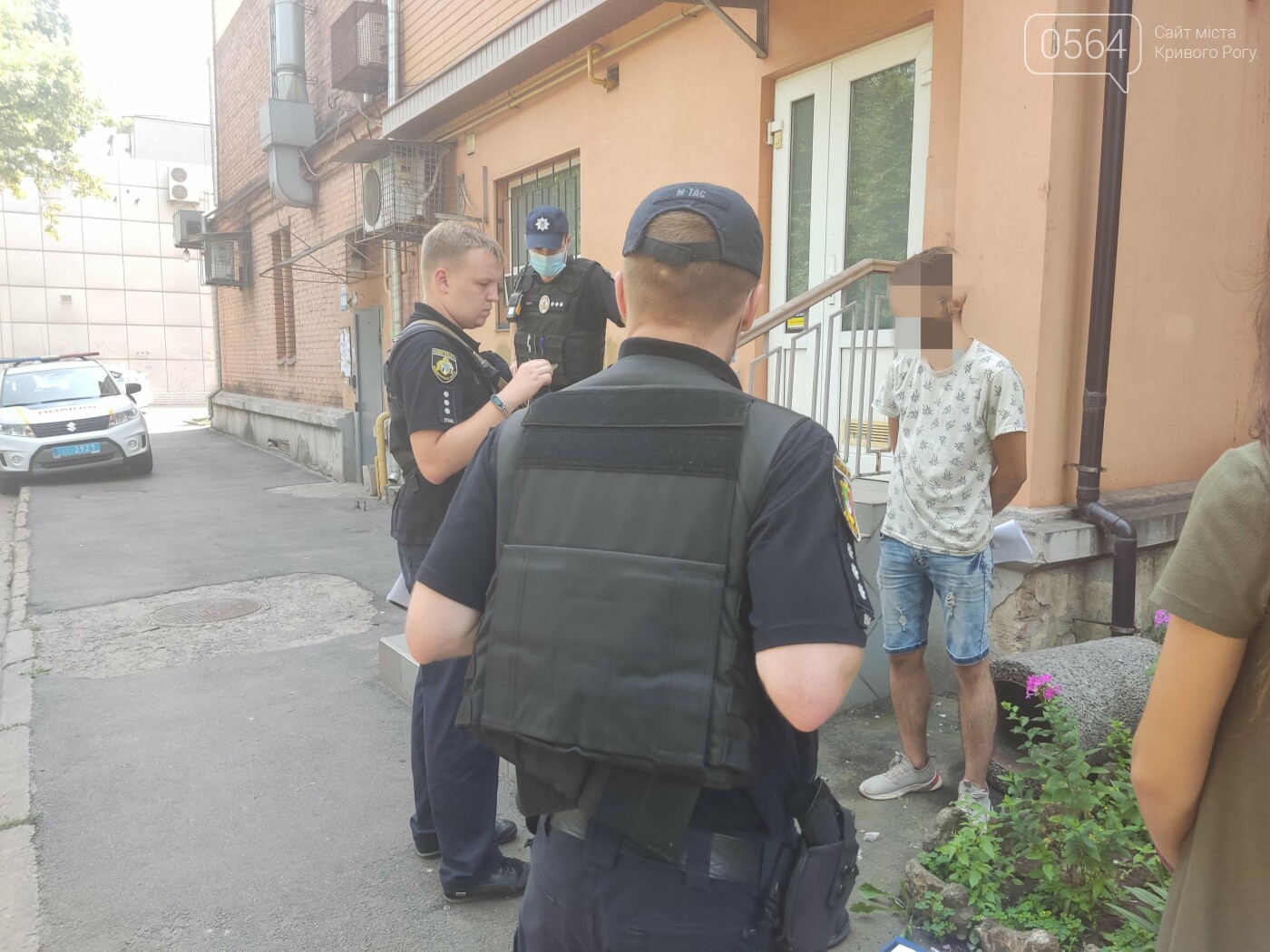 В Кривом Роге полиция задержала парня с 12 пакетиками наркотического вещества, - ФОТО, фото-9