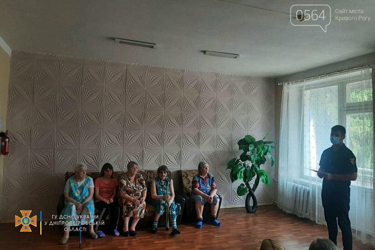 Криворожские спасатели провели инструктаж по пожарной безопасности в Доме милосердия, - ФОТО, фото-2