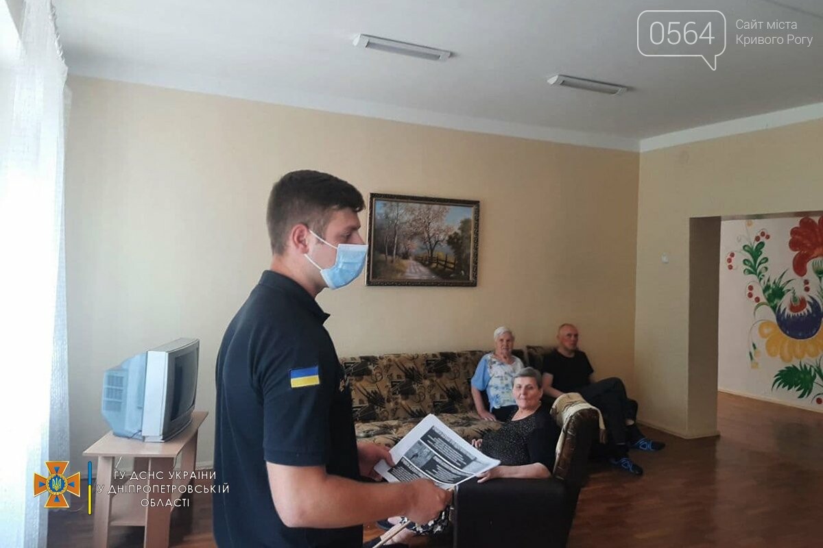 Криворожские спасатели провели инструктаж по пожарной безопасности в Доме милосердия, - ФОТО, фото-3