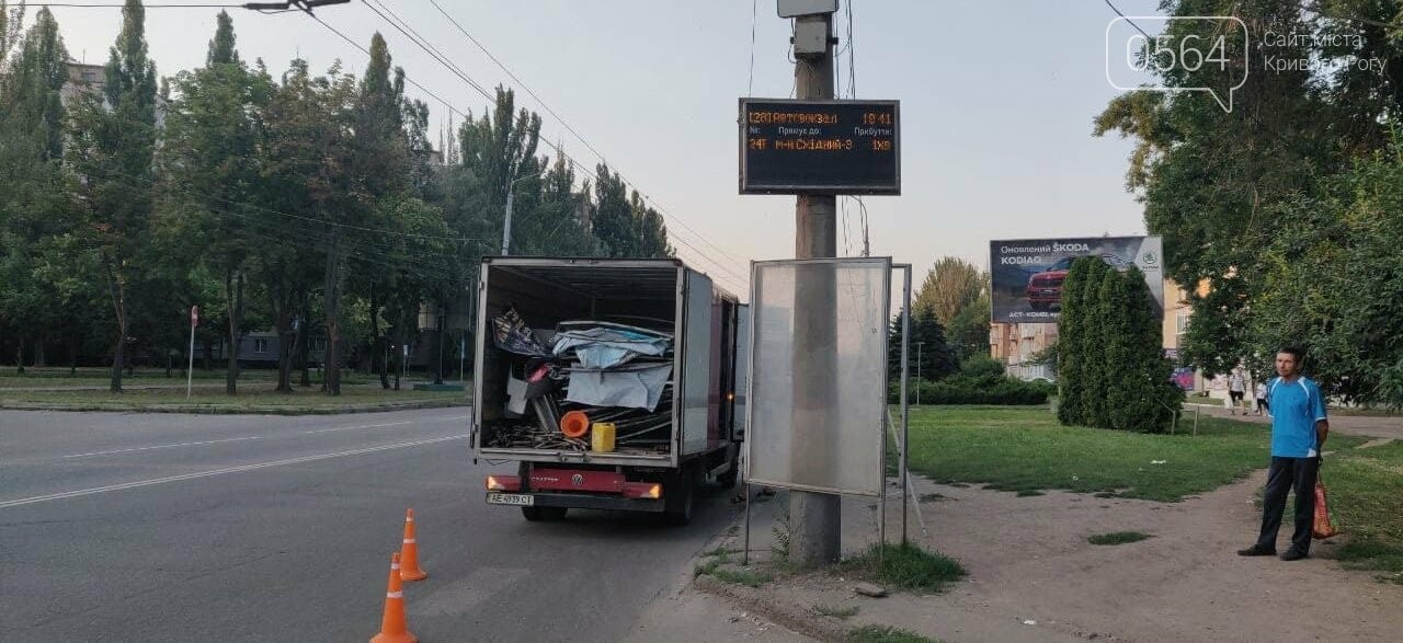 В Кривом Роге начали убирать незаконную рекламу с электроопор, - ФОТО , фото-4