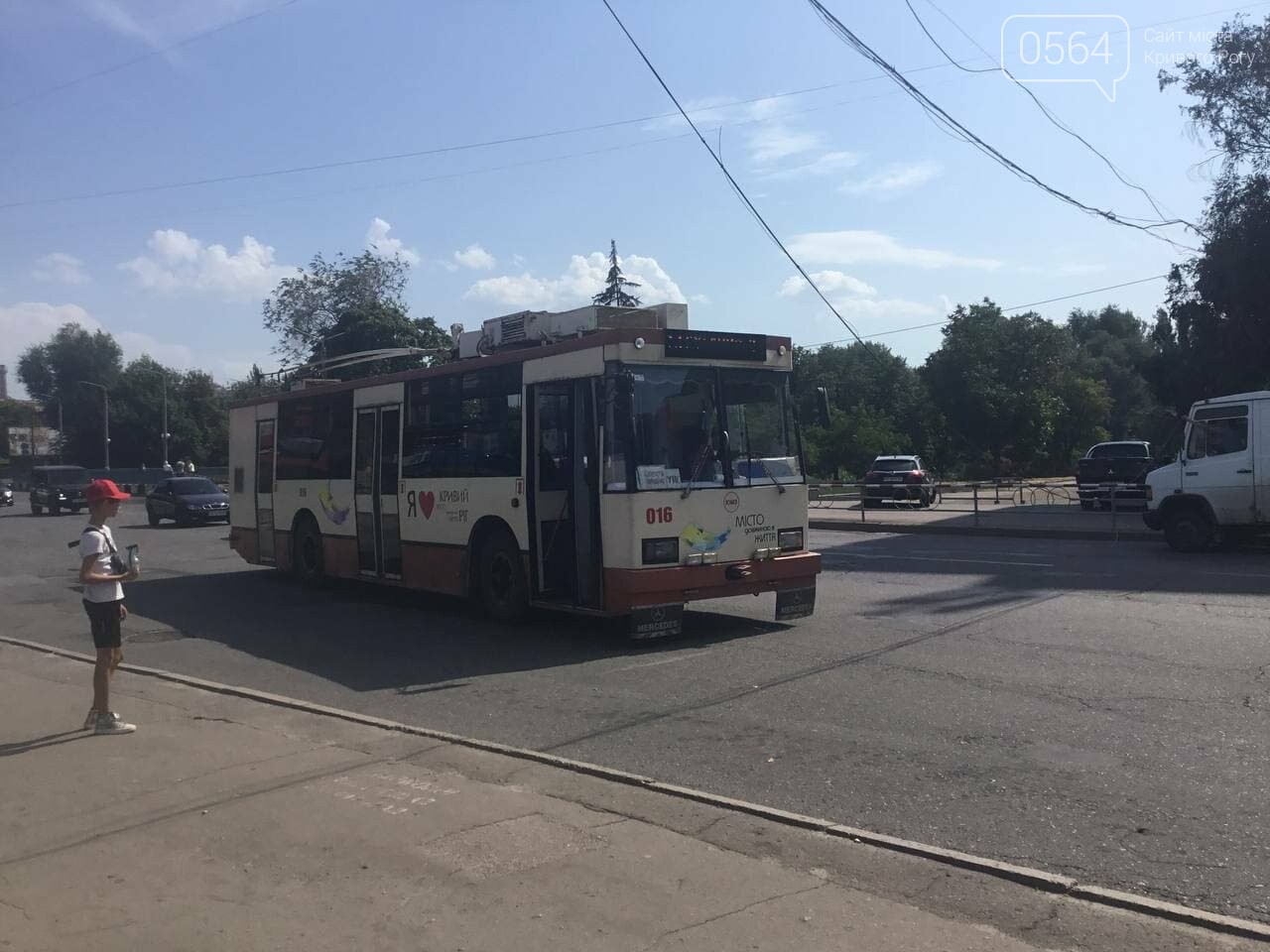 В Кривом Роге из-за обвисших над дорогой проводов остановился общественный транспорт, - ФОТО , фото-10