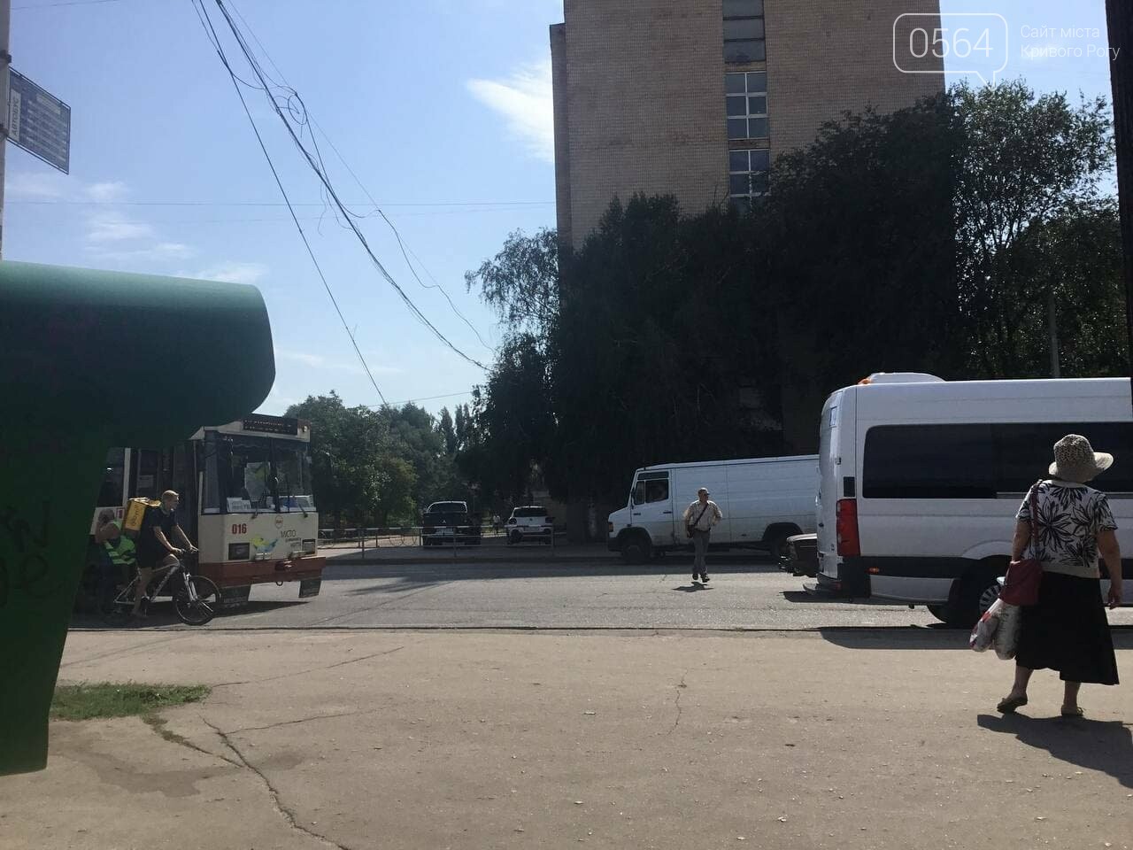 В Кривом Роге из-за обвисших над дорогой проводов остановился общественный транспорт, - ФОТО , фото-9