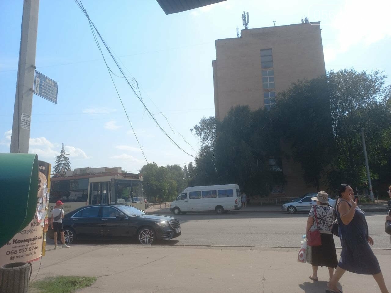 В Кривом Роге из-за обвисших над дорогой проводов остановился общественный транспорт, - ФОТО , фото-5