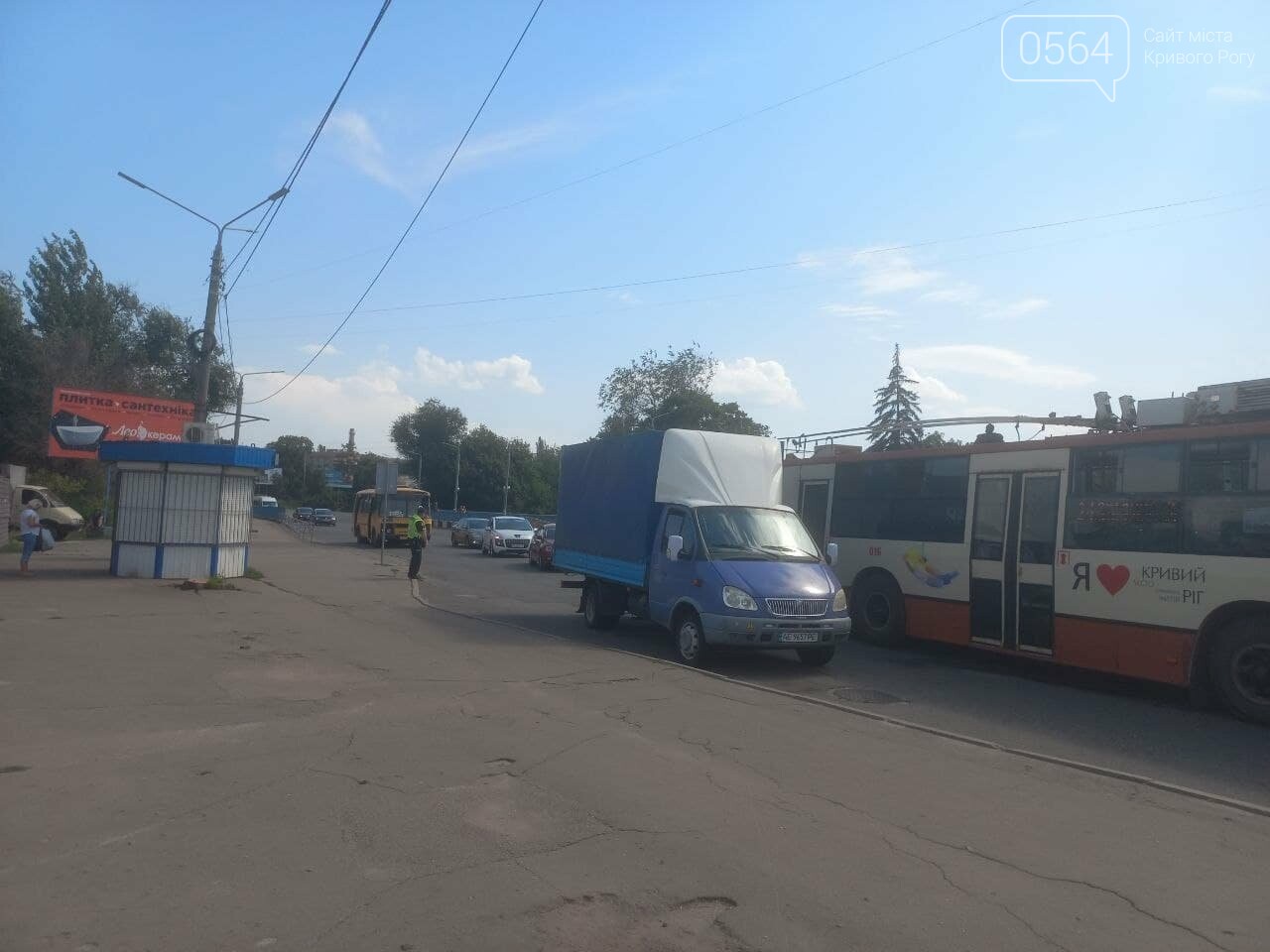 В Кривом Роге из-за обвисших над дорогой проводов остановился общественный транспорт, - ФОТО , фото-22