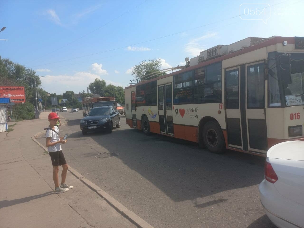 В Кривом Роге из-за обвисших над дорогой проводов остановился общественный транспорт, - ФОТО , фото-27