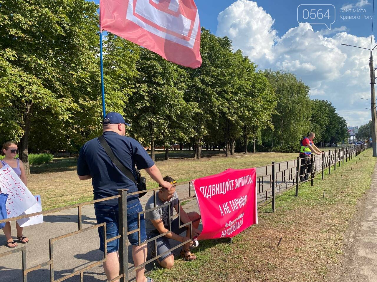 «Против тарифного беспредела»: криворожане вышли на митинг, - ФОТО, ВИДЕО, фото-10