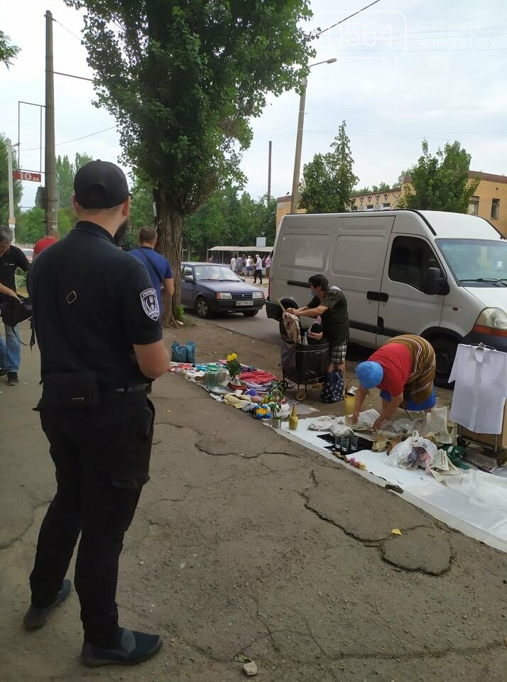 В Кривом Роге боролись со стихийной торговлей возле рынка, - ФОТО, фото-1