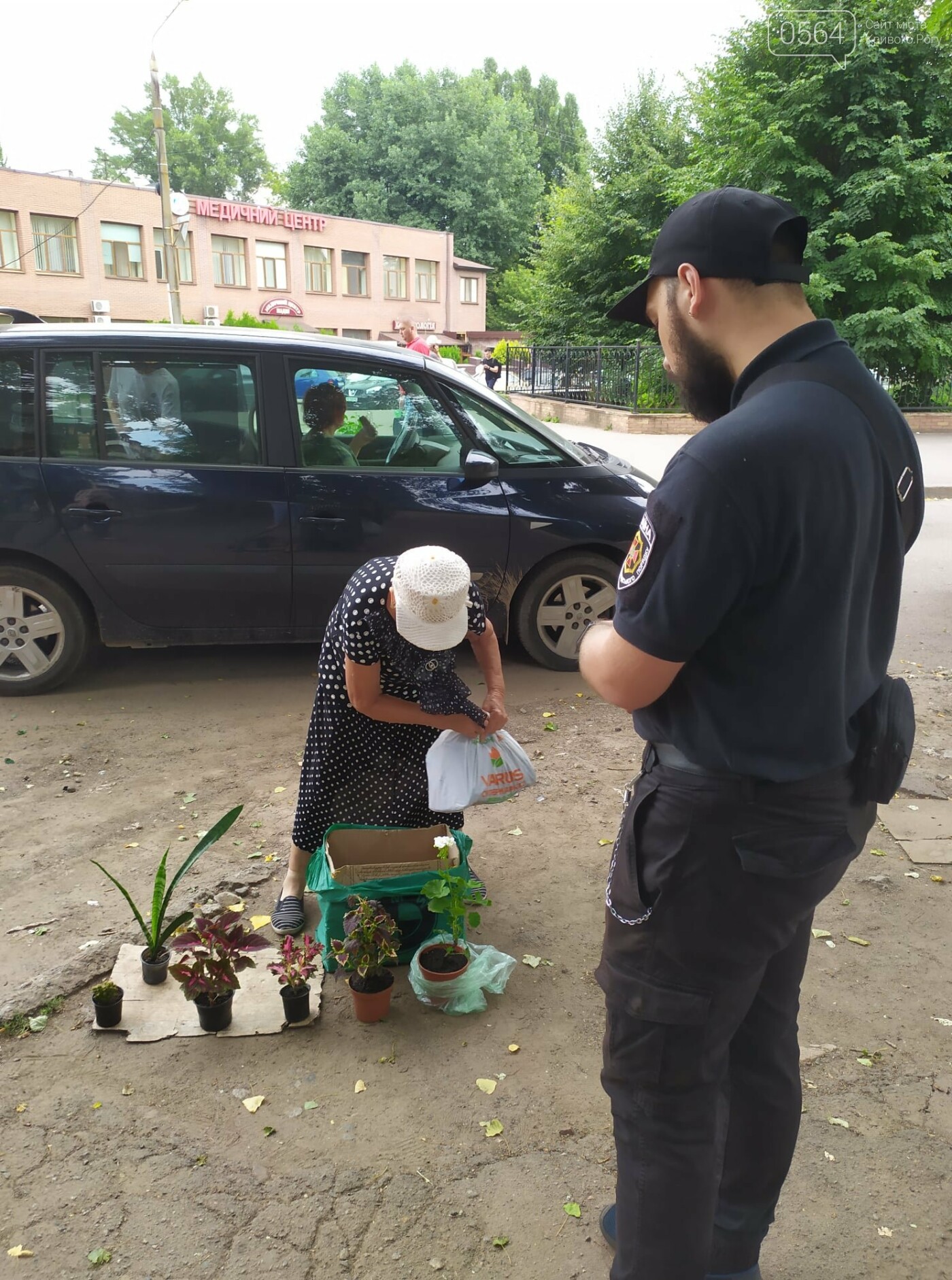 В Кривом Роге боролись со стихийной торговлей возле рынка, - ФОТО, фото-2