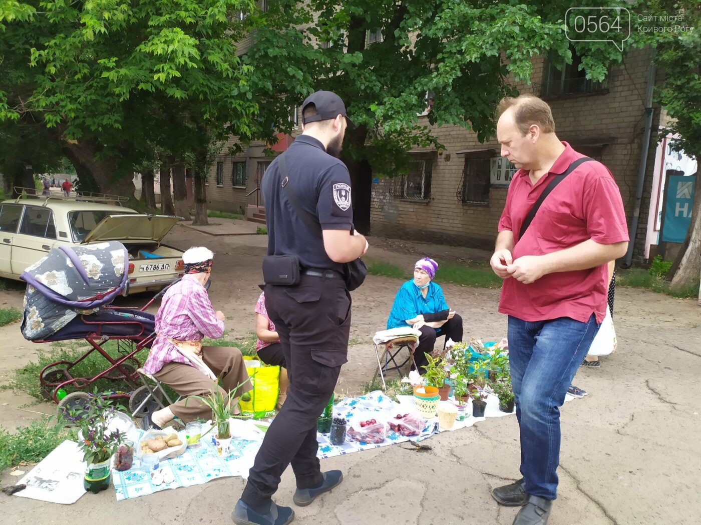 В Кривом Роге боролись со стихийной торговлей возле рынка, - ФОТО, фото-3