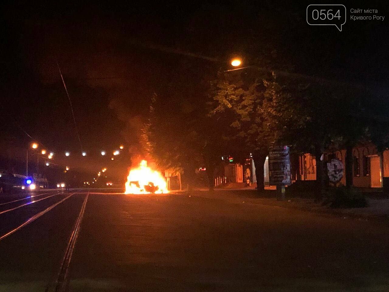 В центре Кривого Рога ночью сгорел припаркованный автомобиль, - ФОТО, фото-1
