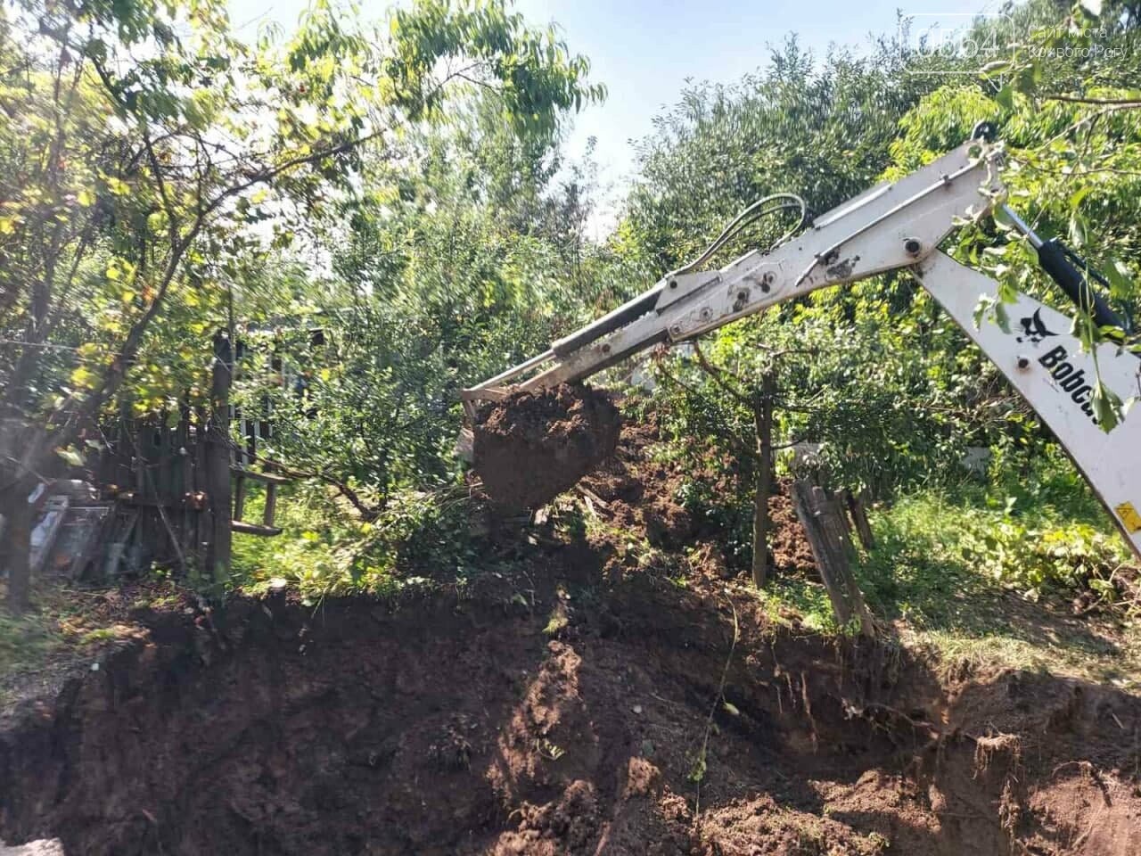 Из-за незаконных построек КП "Кривбассводоканал" не может в сроки провести ремонтные работы, - ФОТО , фото-1