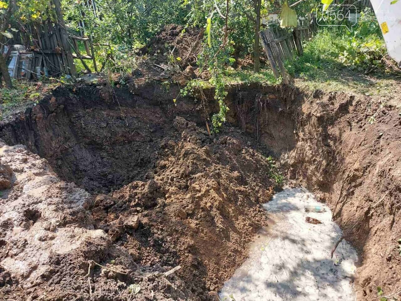 Из-за незаконных построек КП "Кривбассводоканал" не может в сроки провести ремонтные работы, - ФОТО , фото-3