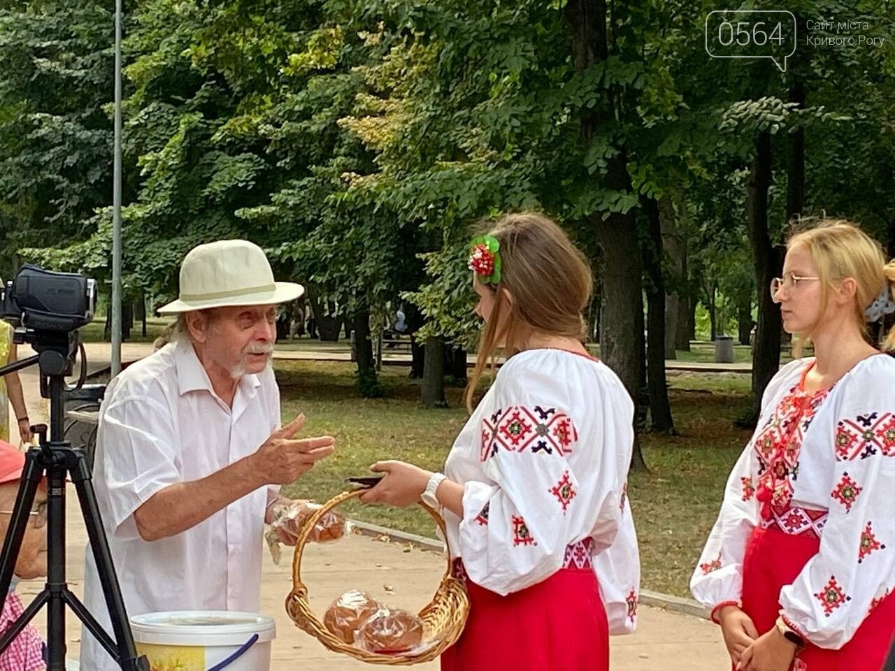 Целительный мед и лечебные пчелопродукты: что можно приобрести на криворожском Медофесте, - ФОТО, ВИДЕО , фото-8