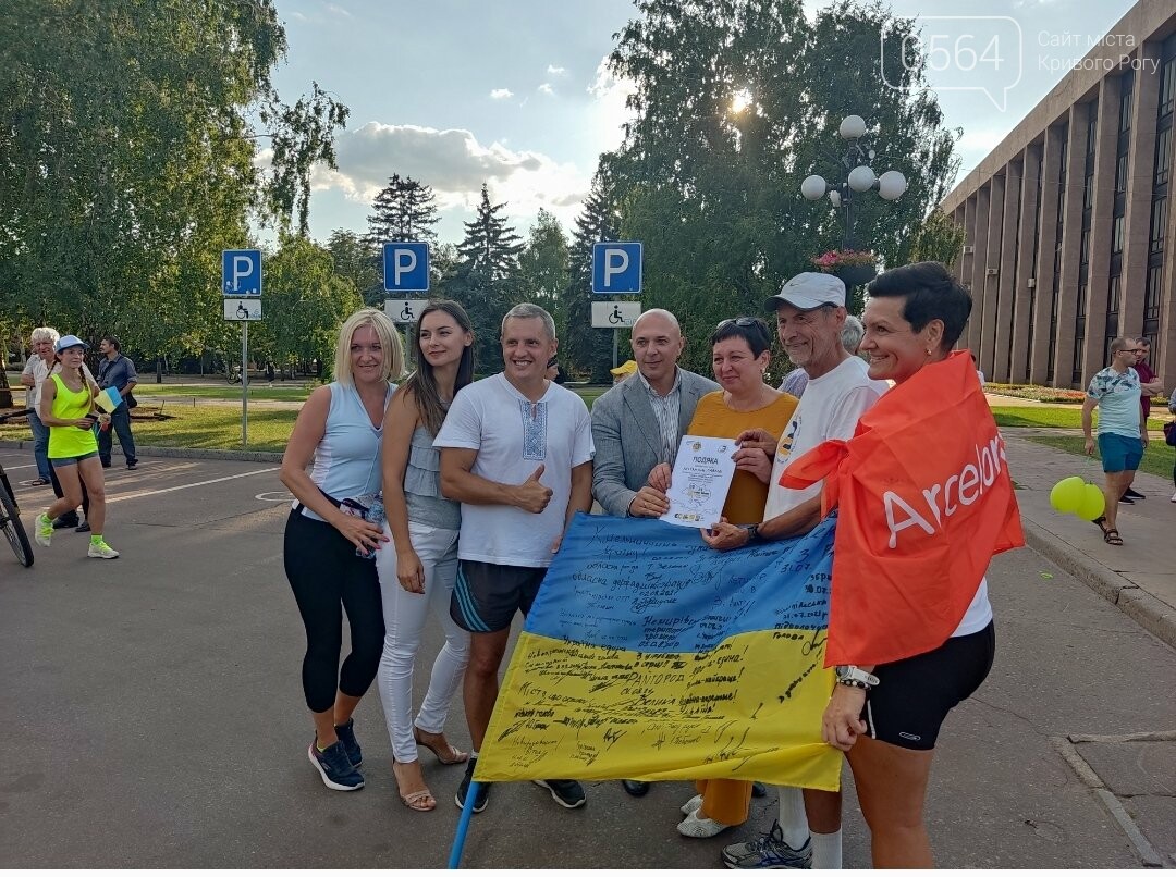 Криворожские бегуны  пробежали 9 километров в рамках марафона "Схід і Захід разом", - ФОТО, ВИДЕО, фото-9