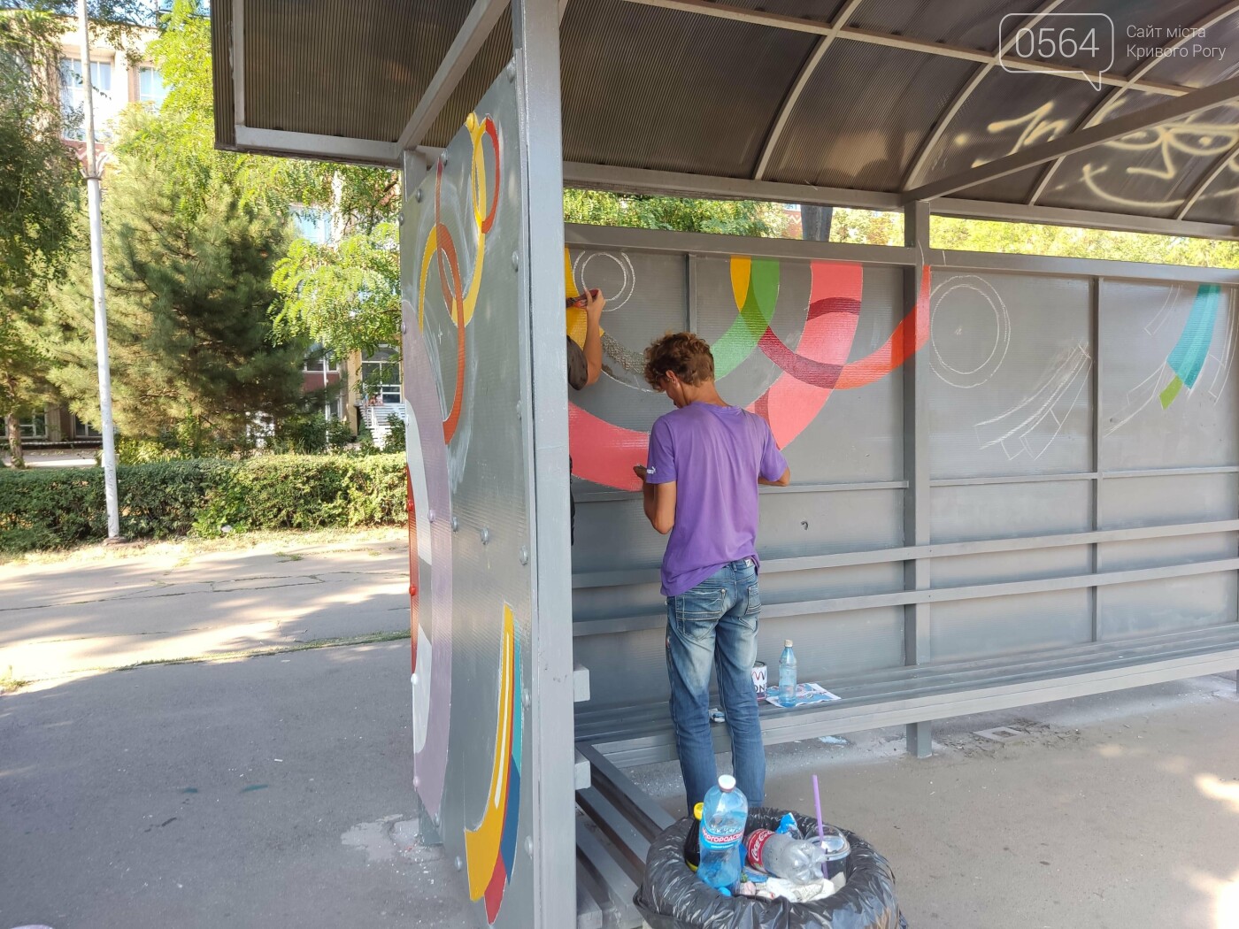 В центре Кривого Рога художники облагородили остановку общественного транспорта, - ФОТО, фото-2