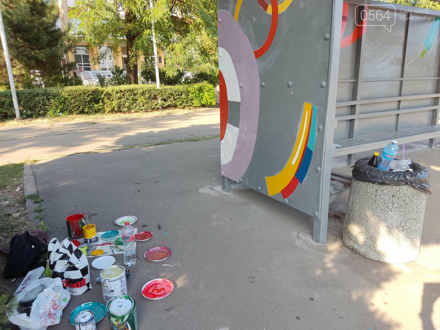 В центре Кривого Рога художники облагородили остановку общественного транспорта, - ФОТО, фото-3