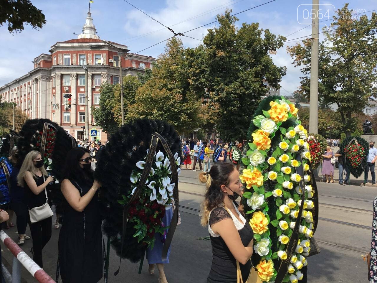 Началась панихида по погибшему городскому голове Кривого Рога Константину Павлову, - ФОТО, фото-14