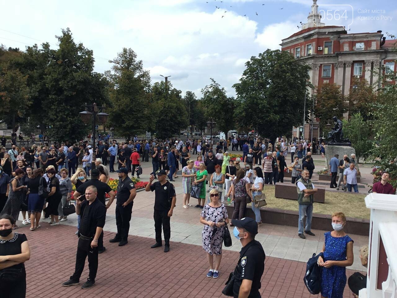 Началась панихида по погибшему городскому голове Кривого Рога Константину Павлову, - ФОТО, фото-13