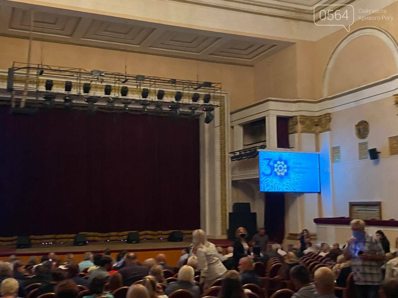 В Кривом Роге провели торжественную церемонию награждения. Концерт отменили, - ФОТО, ВИДЕО, фото-3