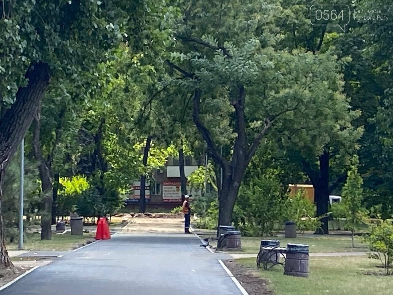 В Кривом Роге в парке Героев ведется подготовка к государственным праздникам, - ФОТО , фото-32
