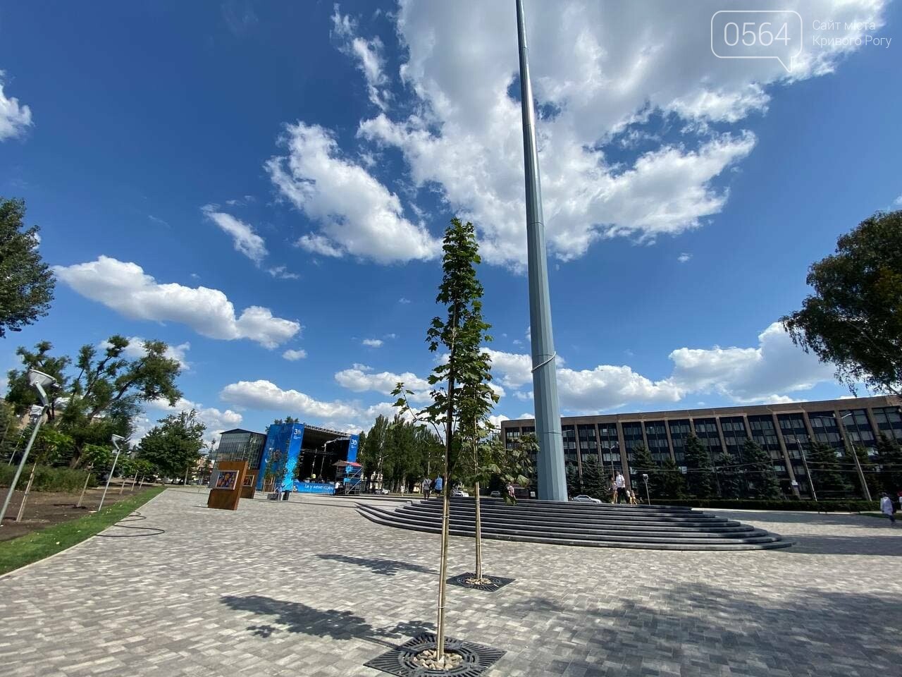 В Кривом Роге в парке Героев ведется подготовка к государственным праздникам, - ФОТО , фото-25