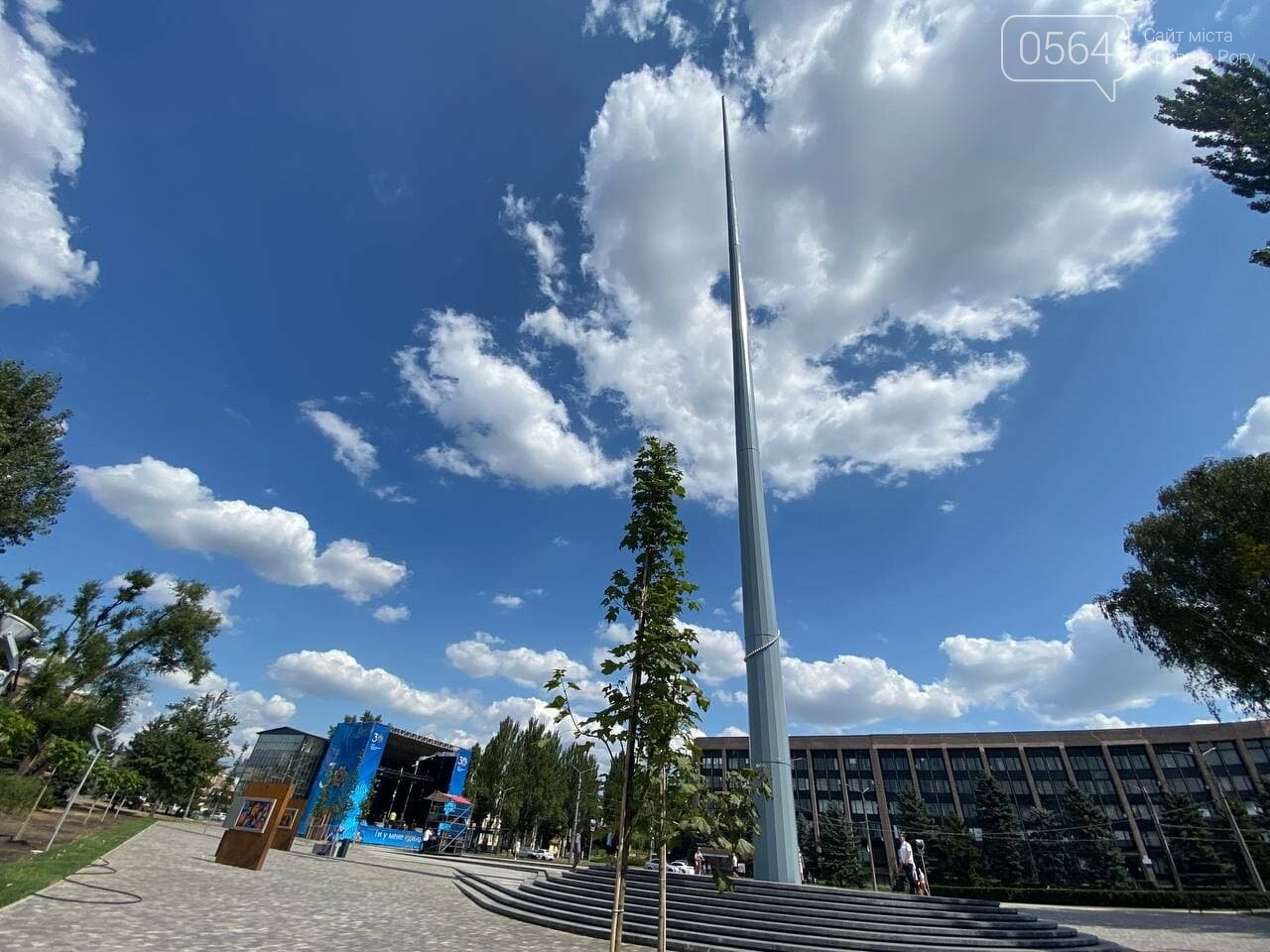 В Кривом Роге в парке Героев ведется подготовка к государственным праздникам, - ФОТО , фото-23