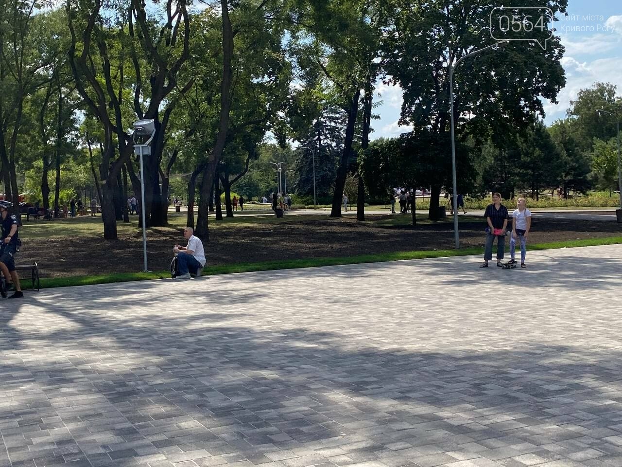 В Кривом Роге в парке Героев ведется подготовка к государственным праздникам, - ФОТО , фото-21