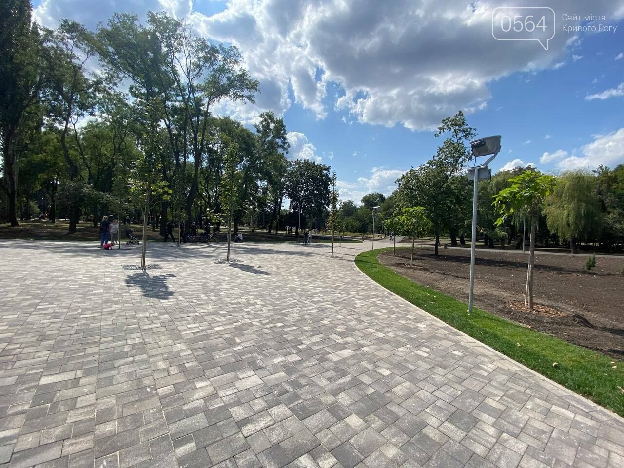 В Кривом Роге в парке Героев ведется подготовка к государственным праздникам, - ФОТО , фото-17