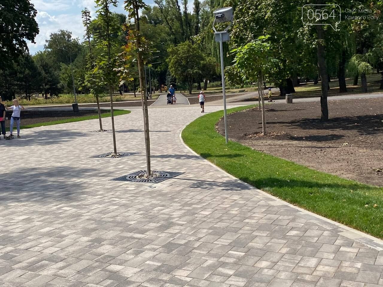 В Кривом Роге в парке Героев ведется подготовка к государственным праздникам, - ФОТО , фото-14