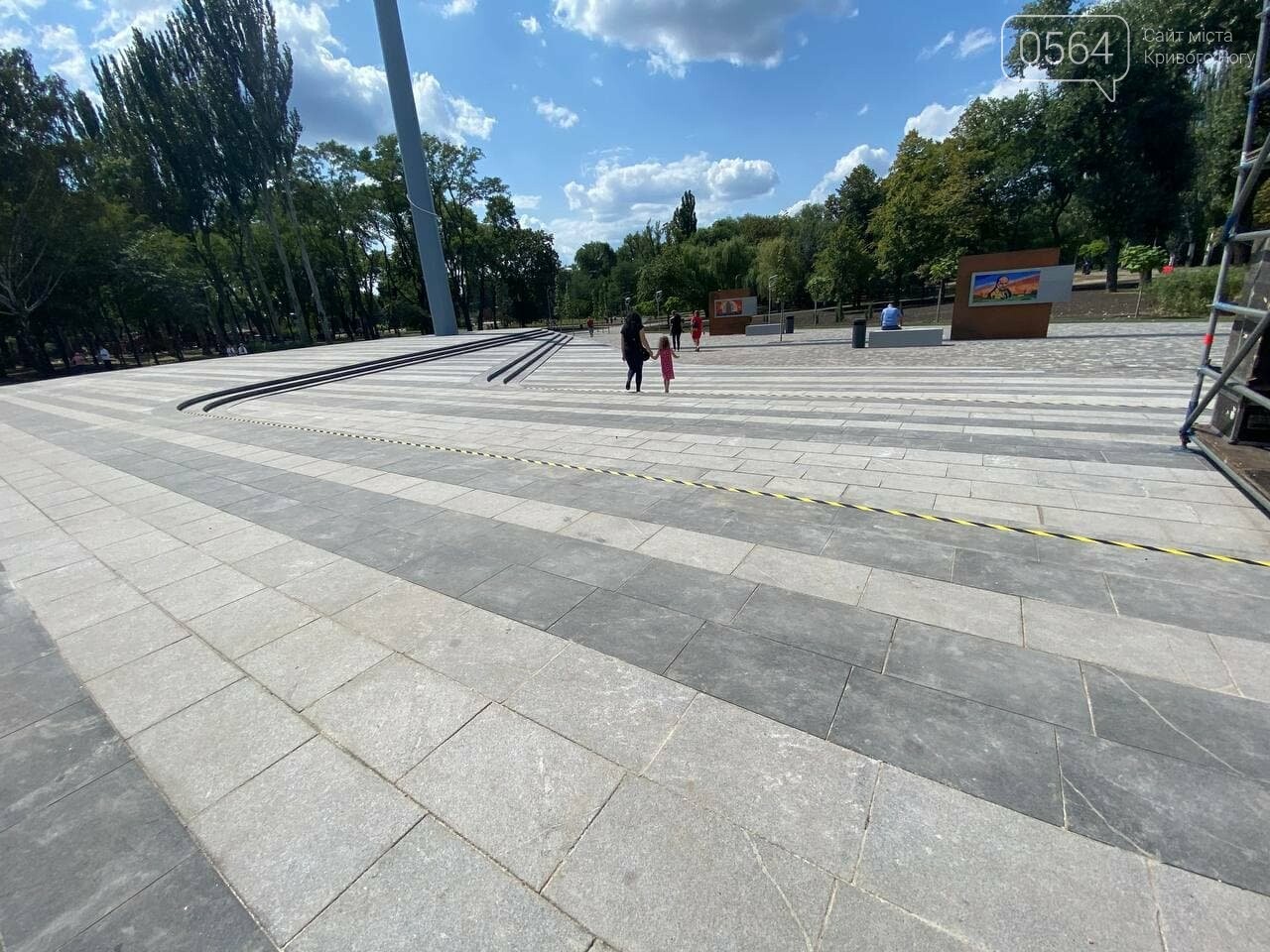 В Кривом Роге в парке Героев ведется подготовка к государственным праздникам, - ФОТО , фото-7