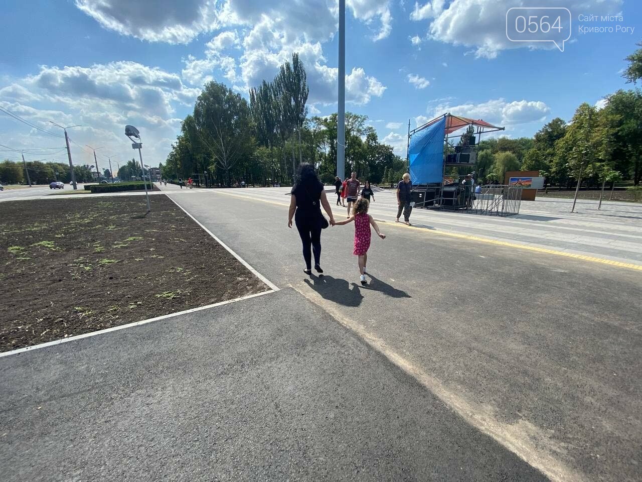 В Кривом Роге в парке Героев ведется подготовка к государственным праздникам, - ФОТО , фото-4