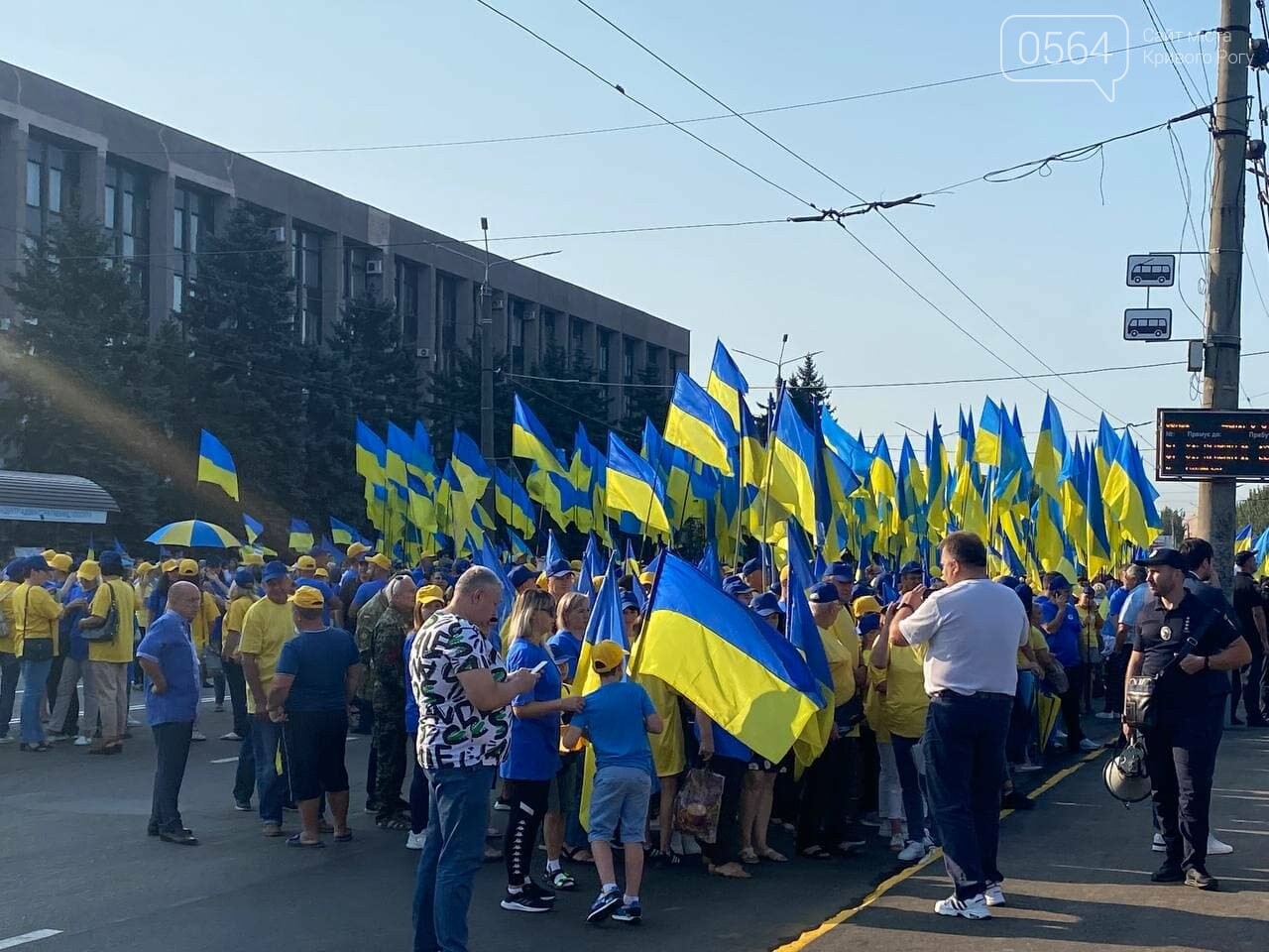 Одновременно с другими городами Украины в Кривом Роге подняли Государственный флаг на 72-метровый флагшток, - ФОТО, ВИДЕО , фото-6