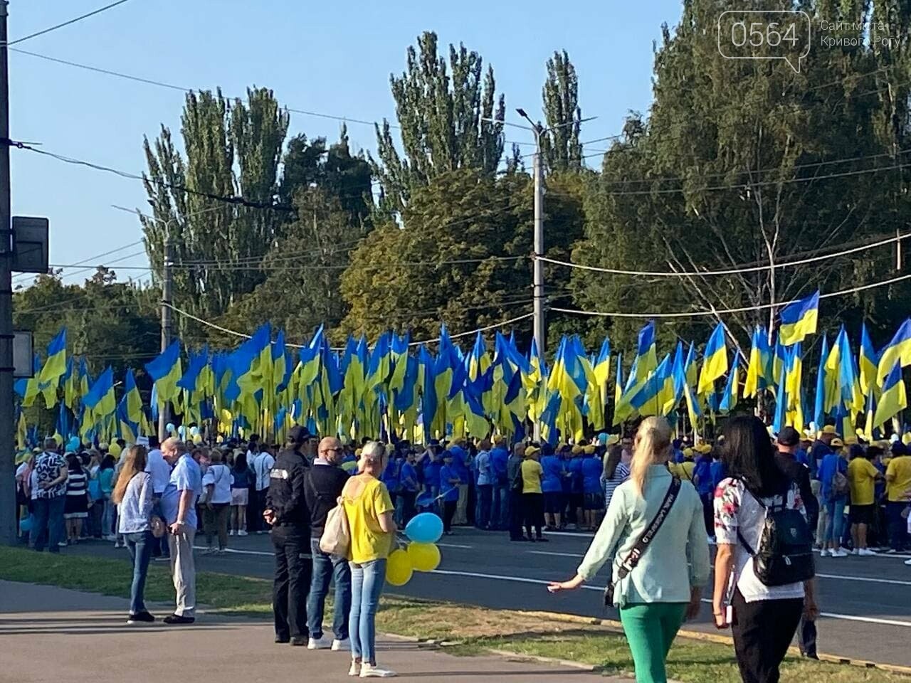 Одновременно с другими городами Украины в Кривом Роге подняли Государственный флаг на 72-метровый флагшток, - ФОТО, ВИДЕО , фото-8