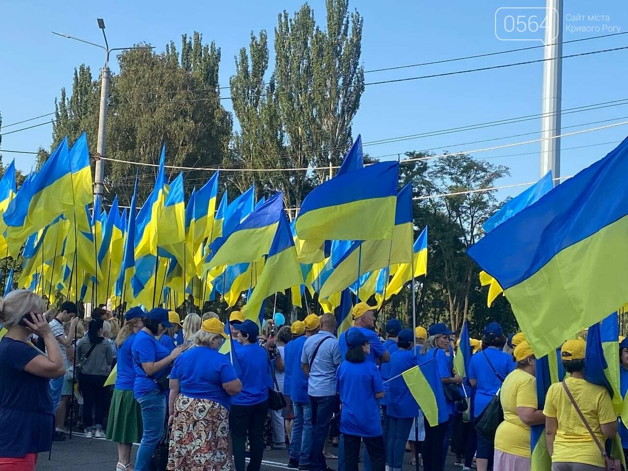 Одновременно с другими городами Украины в Кривом Роге подняли Государственный флаг на 72-метровый флагшток, - ФОТО, ВИДЕО , фото-3