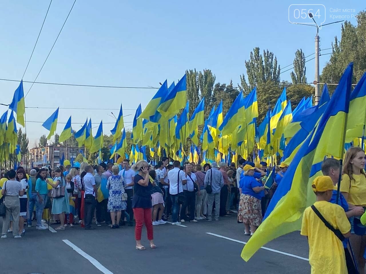 Одновременно с другими городами Украины в Кривом Роге подняли Государственный флаг на 72-метровый флагшток, - ФОТО, ВИДЕО , фото-24