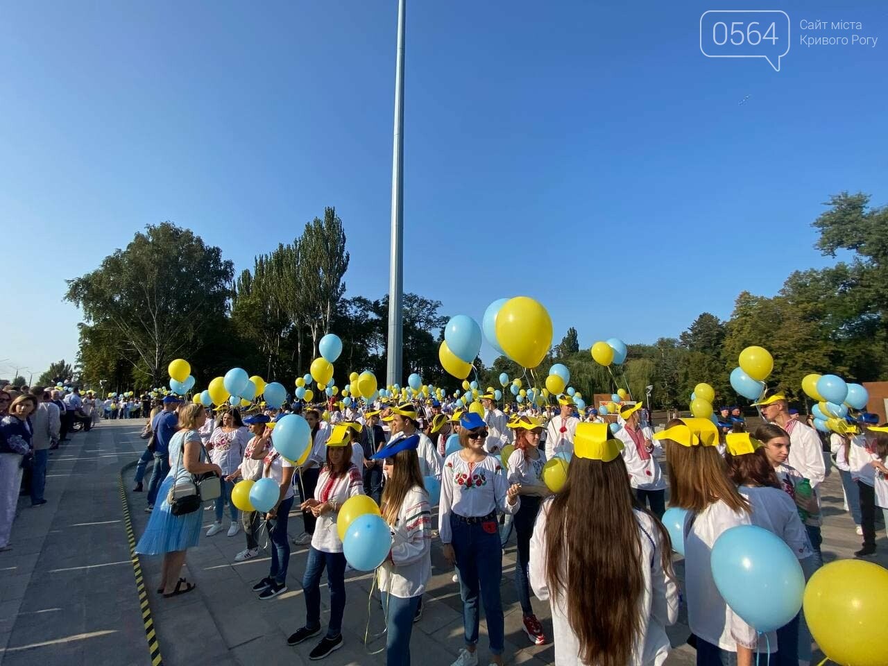 Одновременно с другими городами Украины в Кривом Роге подняли Государственный флаг на 72-метровый флагшток, - ФОТО, ВИДЕО , фото-19