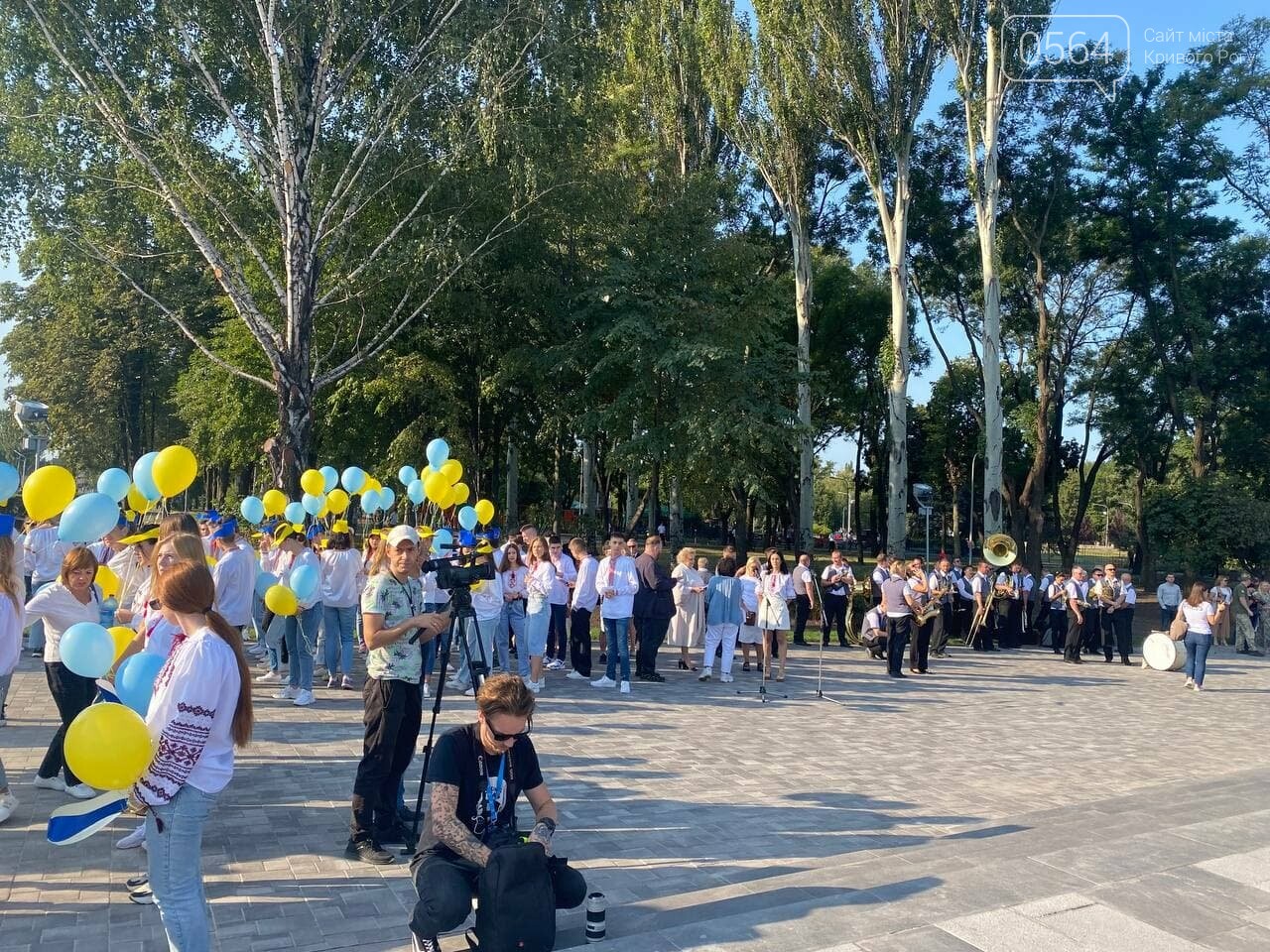 Одновременно с другими городами Украины в Кривом Роге подняли Государственный флаг на 72-метровый флагшток, - ФОТО, ВИДЕО , фото-16